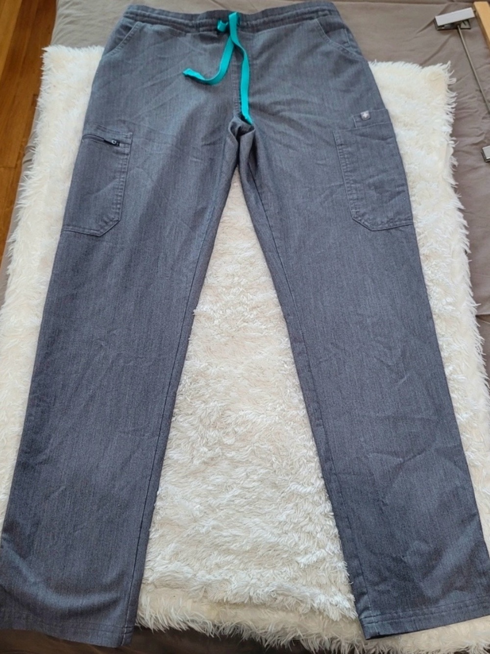 WOMEN’S FIGS Yola Cargo Scrub Bottoms